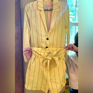 Gianni Bini Yellow Linen Summer Suit Blazer & Shorts Set. Size S